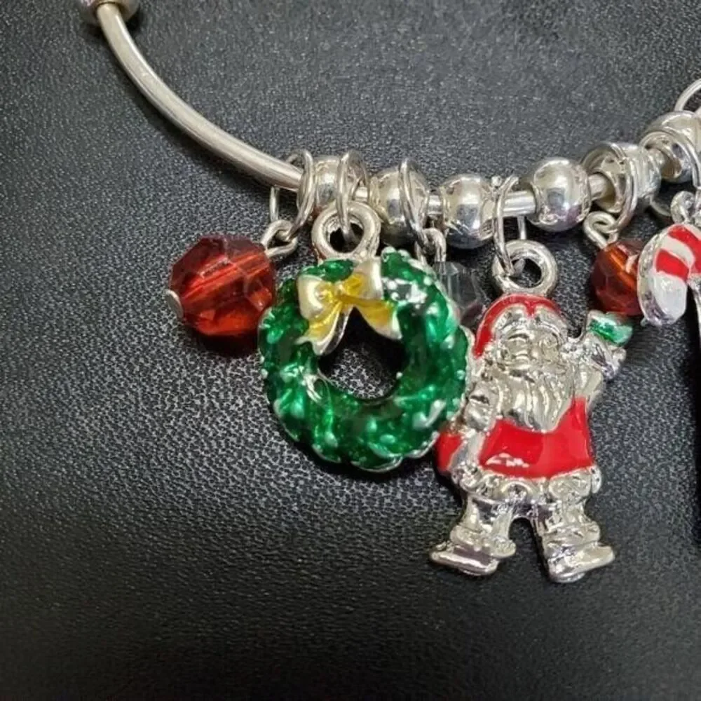 Silver tone child's holiday charm bracelet 6.25